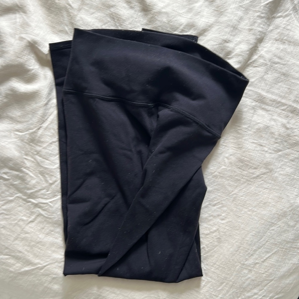 Alo Leggings size Medium - great condition, only worn once or twice